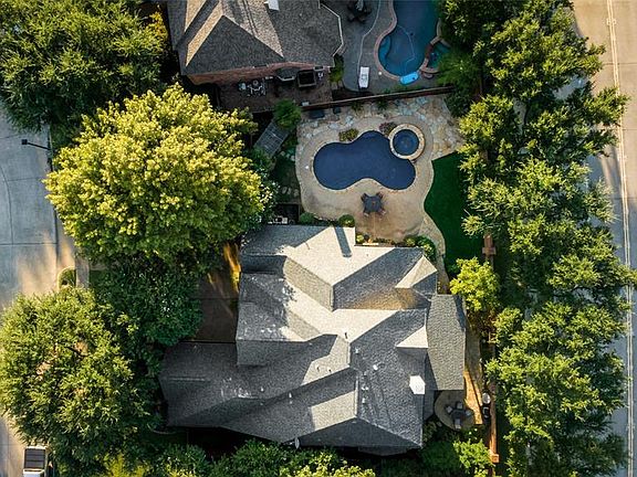 2nd image of 901 Cypress Ct