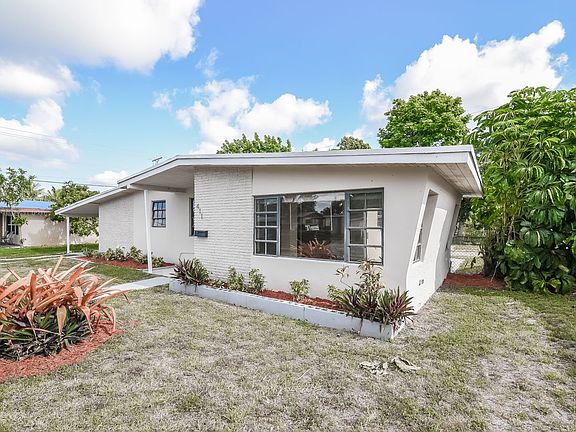 3rd image of 411 NW 185th Ter