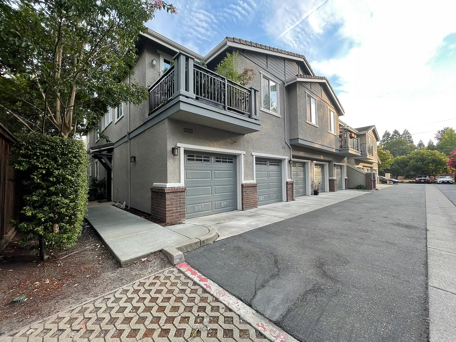 2 bed, 886 sqft, $2,995 — Photo 1