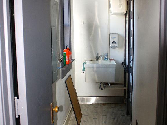 5th image of 218 N Railroad St