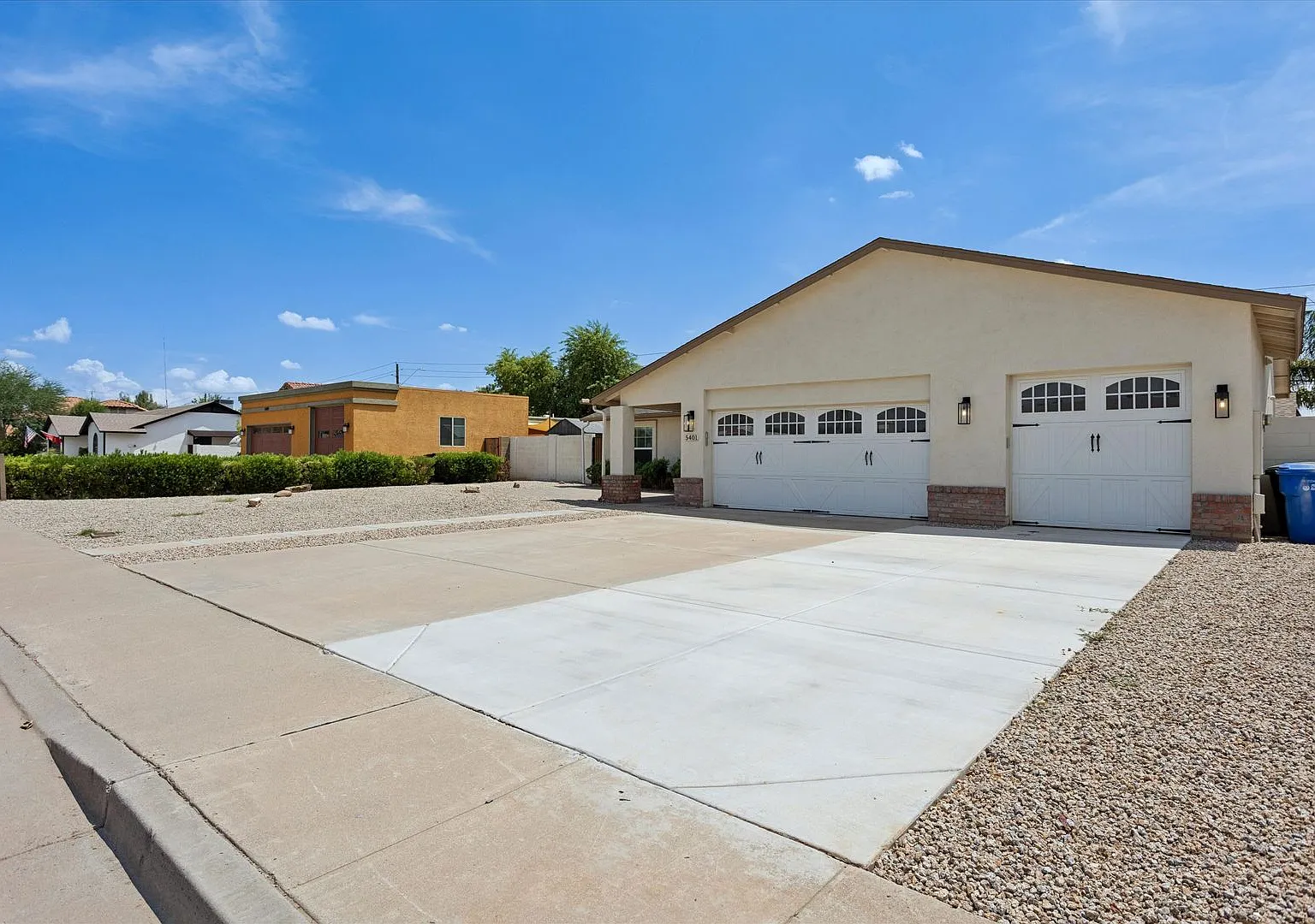 This Place Is A Beatuty & Ready For You Now 4 Bedroom, 3 Bathroom, 3 Car Garage, Huge Lot, Fully ... — Photo 3
