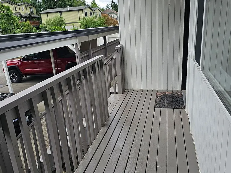 Julee Apartments — Photo 15
