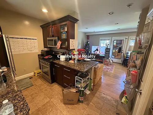325 Elm St Photo 1