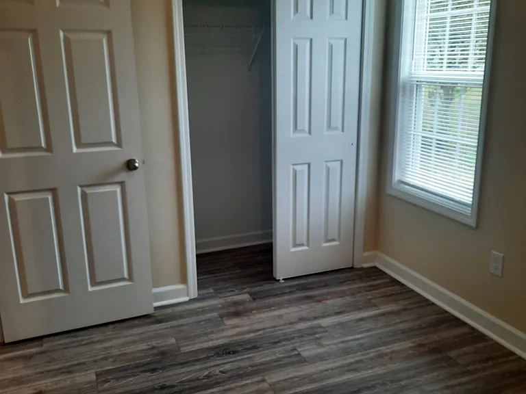 1330 Hillsboro St #B — Photo 11