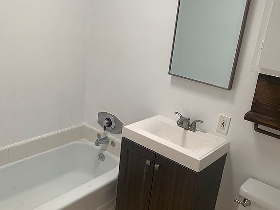 5th image of 827 10th St APT 7