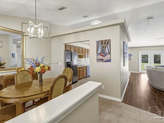 2nd image of 2528 Houston Cir