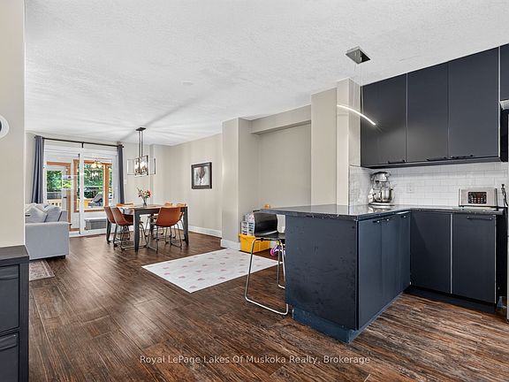 4th image of 570 John St S