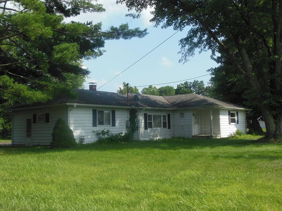 1st image of 12 Green Acres Dr