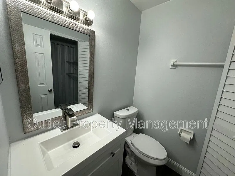 3 bed, 2.5 bath, 1307 sqft, $1,500 — Photo 3
