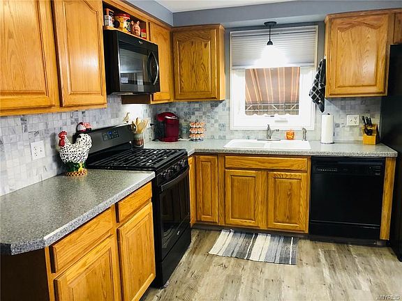 3rd image of 4944 Winterway Ln