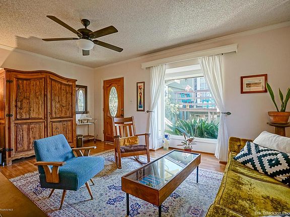 2nd image of 31 1/2 W Grandview Ave