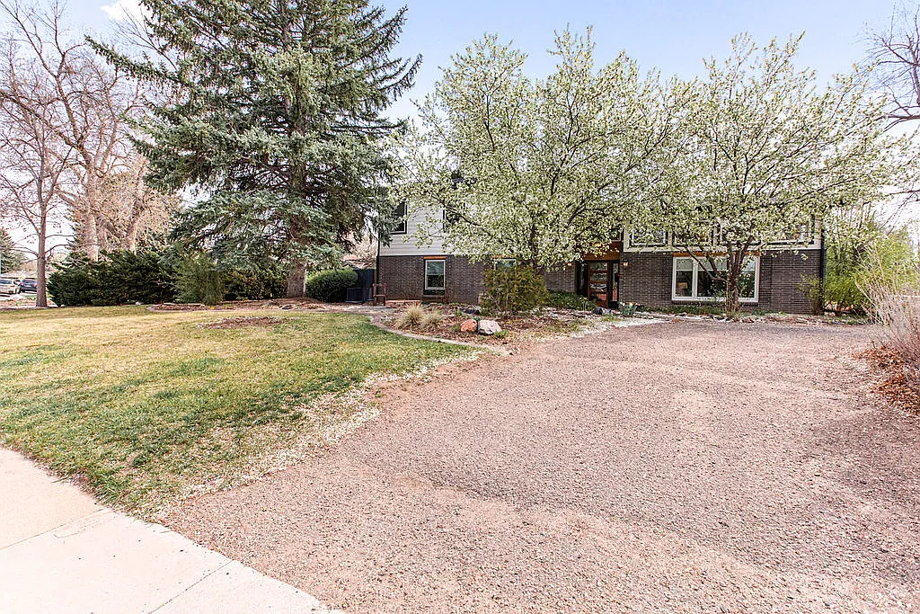 4 bed, 2898 sqft, $5,980 — Photo 2