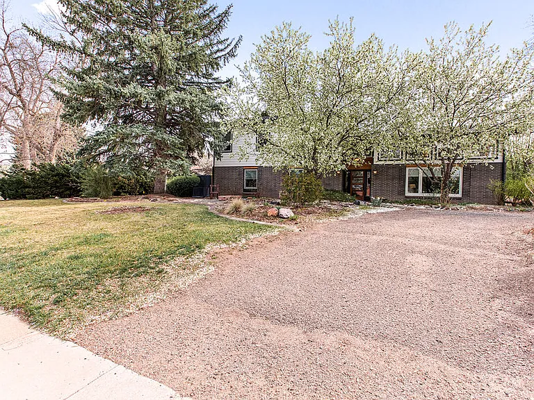 701 Cheyenne Dr — Photo 2