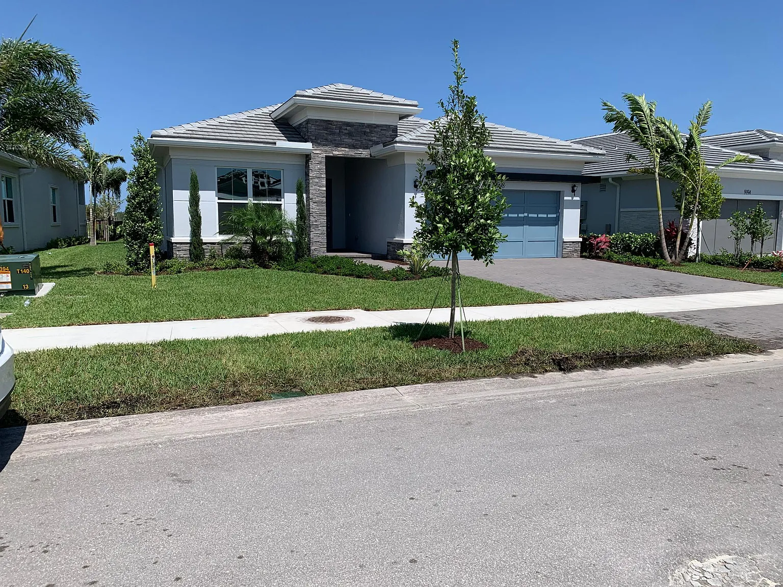 3 bed, 2.5 bath, 2400 sqft, $4,960 — Photo 1