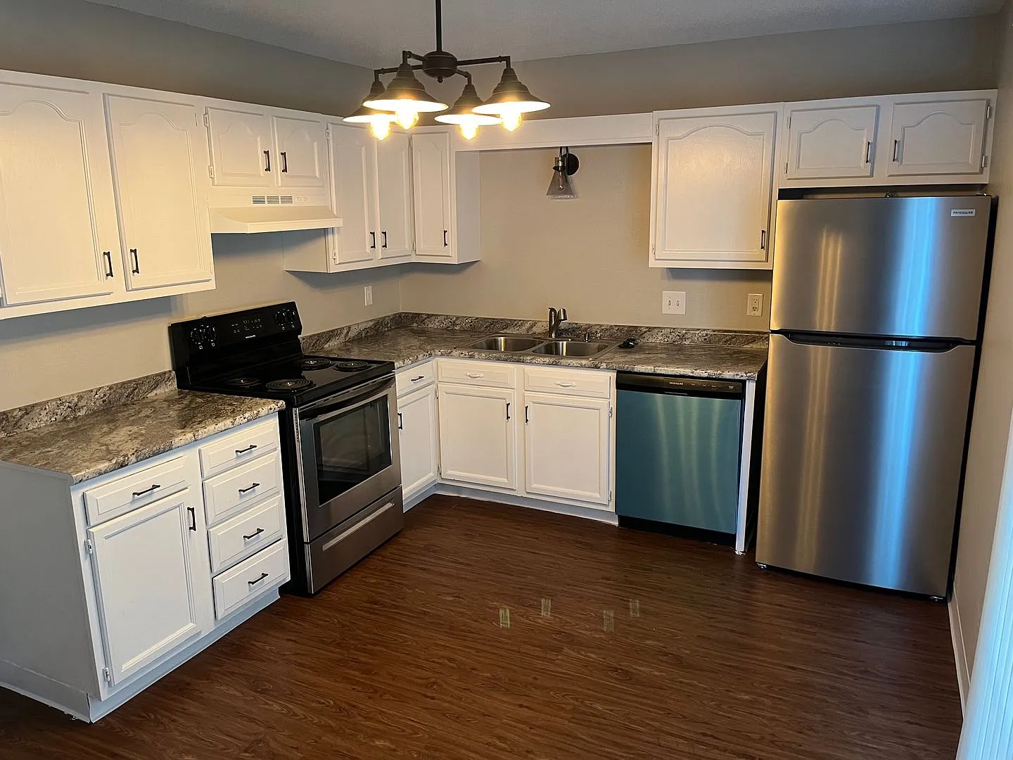 Drake Townhomes — Photo 2