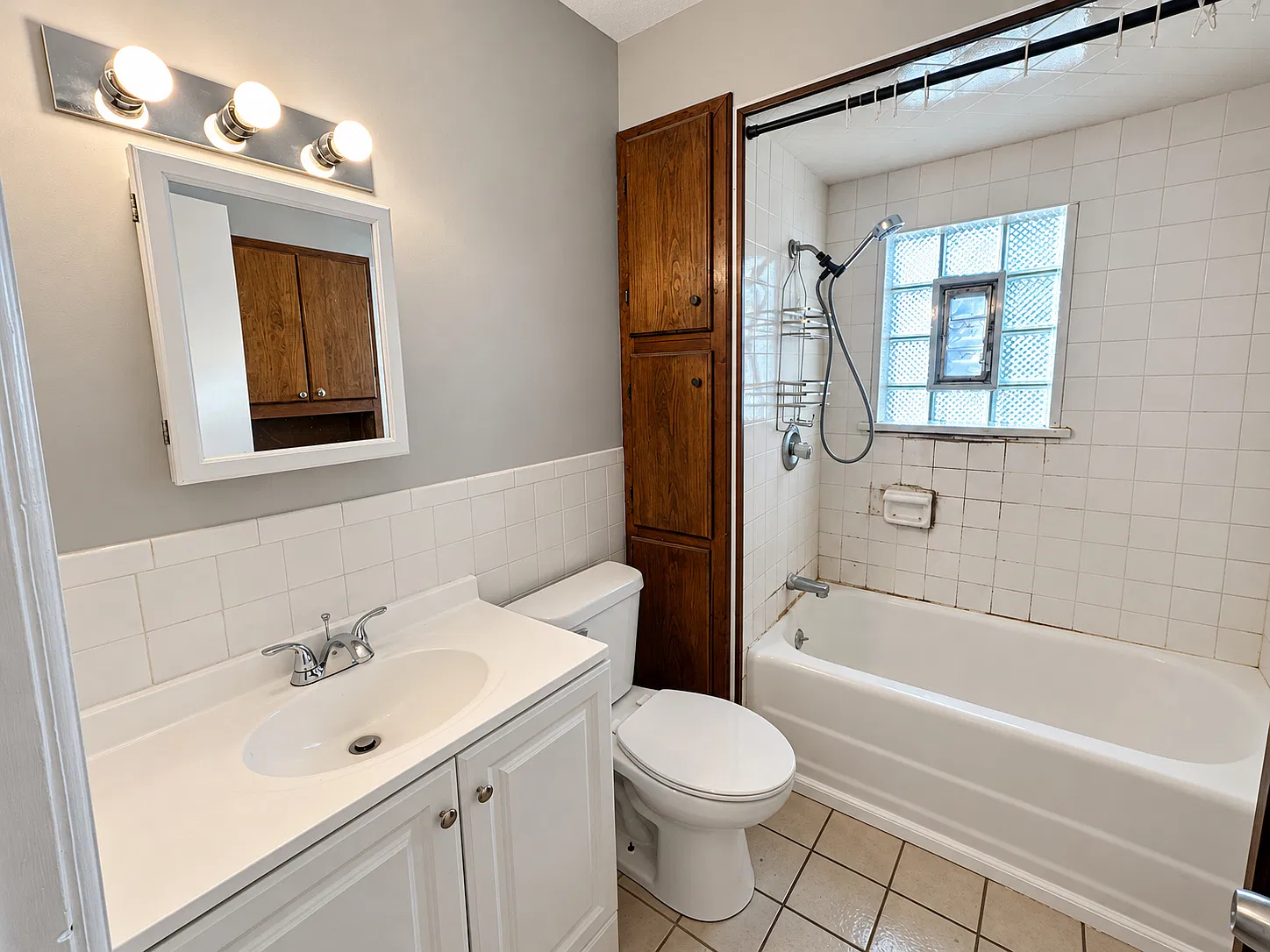 4 bed, 1400 sqft, $1,850 — Photo 2