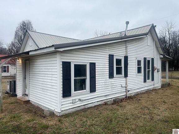 4th image of 2032 Center St