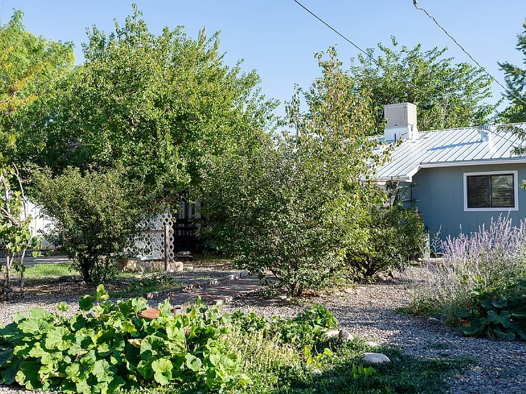 511 Western Dr — Photo 28