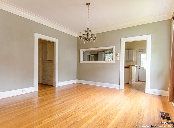 5th image of 318 W Gramercy Pl