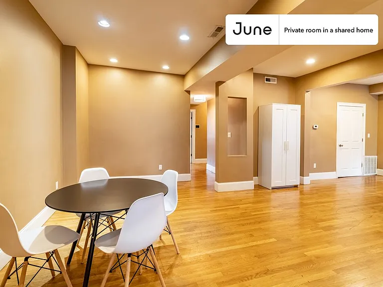 1592 Beacon St #D — Photo 11