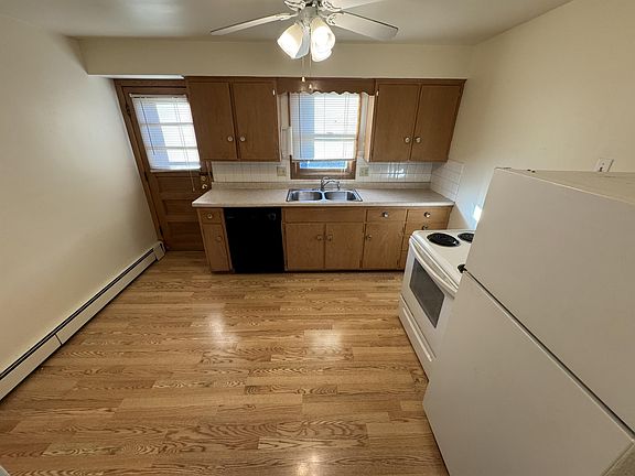 Eat-in Kitchen