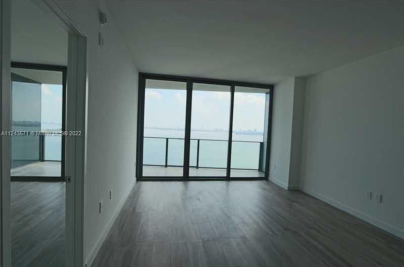 1st image of 460 NE 28th St APT 3004