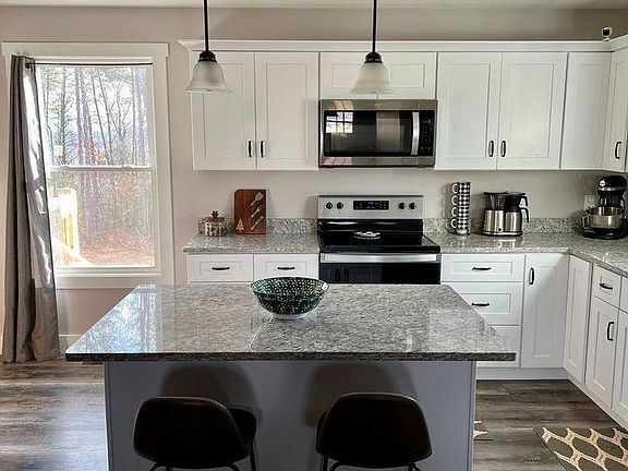 5th image of 11 Douglas Dr