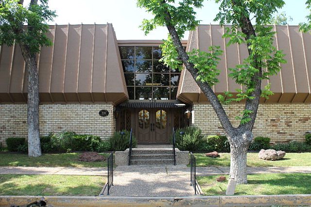 1st image of 220 W Twohig Ave #G