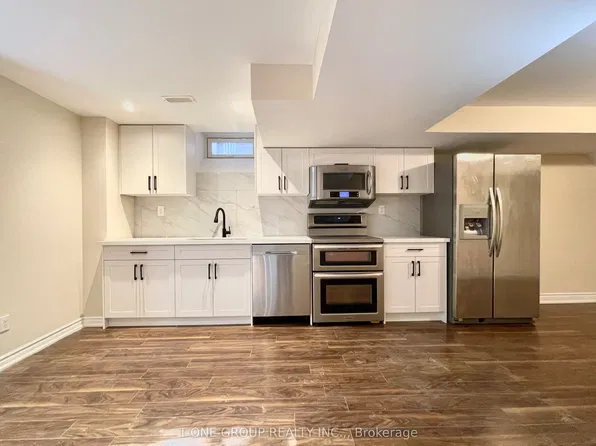 35 Valemount Way, Aurora, ON L4G 7S3