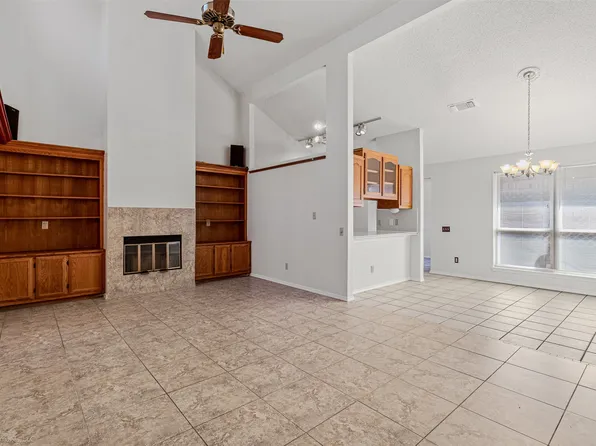 1705 Sonnet Dr, Grapevine, TX 76051