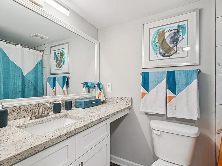 Las Palmas Apartments — Photo 10