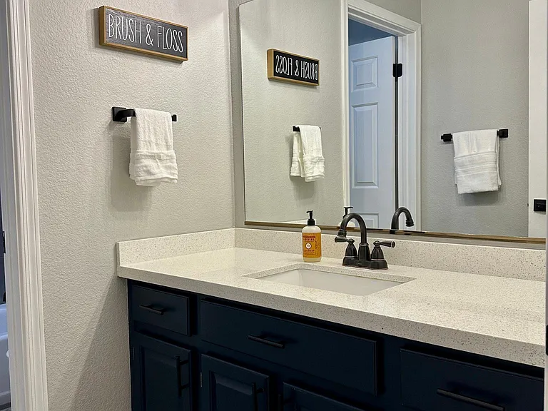 10918 W Bermuda Dr — Photo 21
