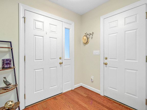 5th image of 128 Garden Grove Dr