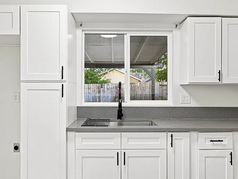 38466 Sumac Ave — Photo 17