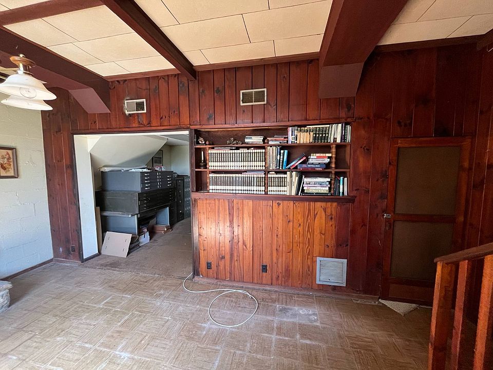 16th image of 20 Laurel Ln