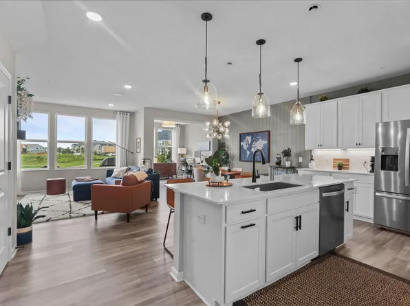 17902 Giants Way, Lakeville, MN 55044