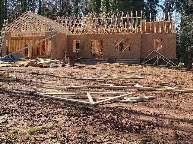 2nd image of 305 Forest Dr