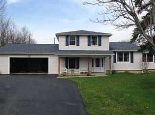 40 Bridle Ln, Elma, NY 14059