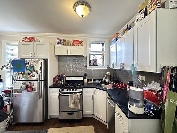 2nd image of 3841 N Greenview Ave #A01w