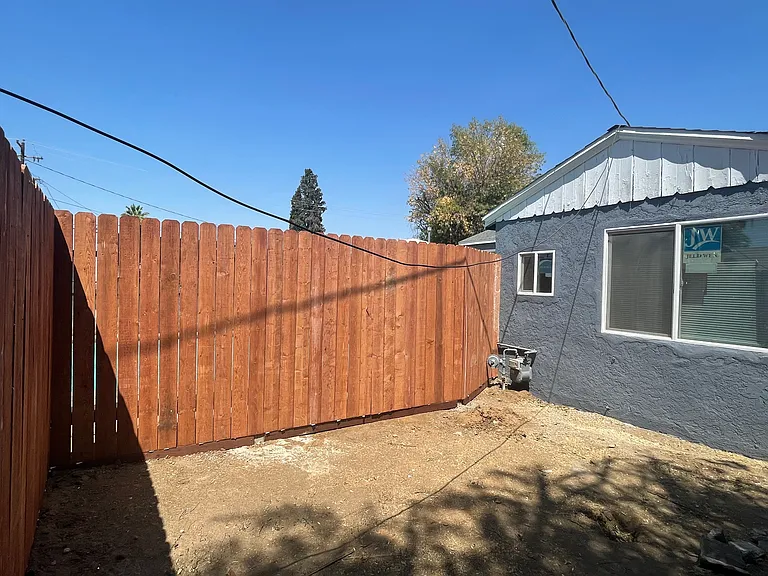 721 Wilson Ave — Photo 9