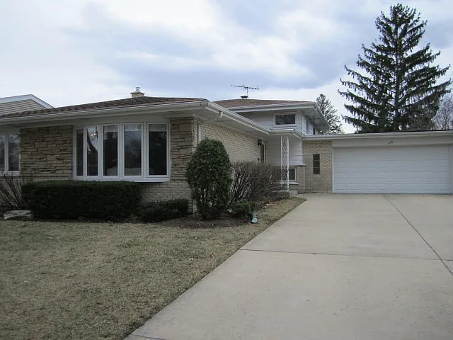 470 Easy St photo 1
