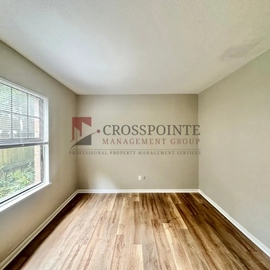 S. Bois D Arc Ave 8 Plex — Photo 2