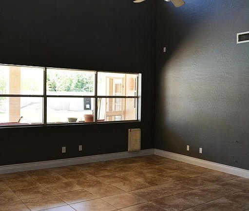 4th image of 1833 W Spruce Dr