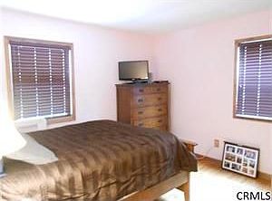 5th image of 15 Holly Dr