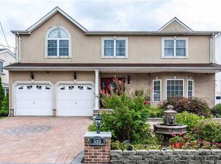 533 11th St, Cedarhurst, NY 11516