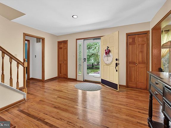 5th image of 55 Meetinghouse Ct