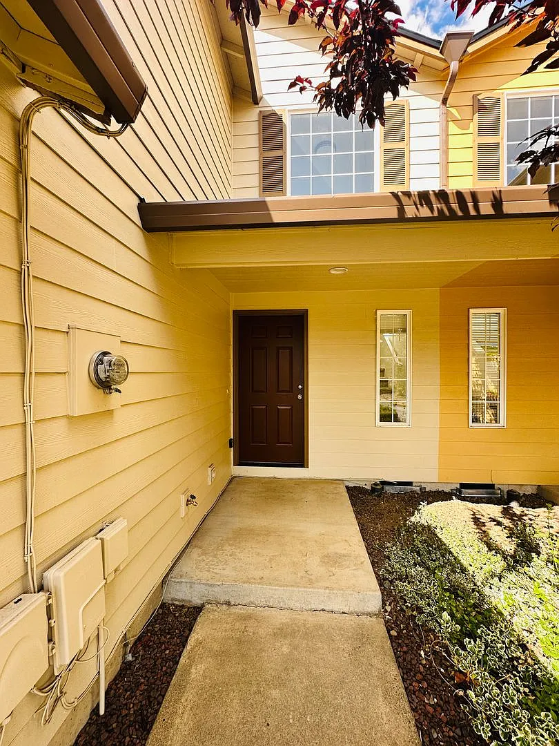 Light & Bright in Great Salmon Creek Location — Photo 3