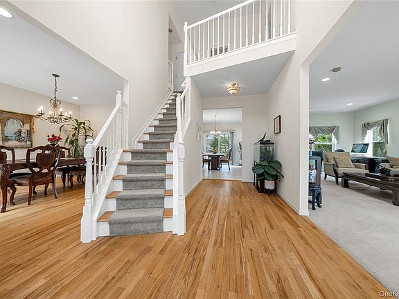 4th image of 23 Varsity Boulevard