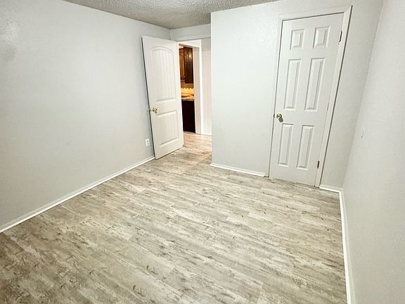 4th image of 29920 Main St #2