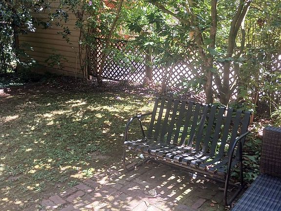 3rd image of 996 Amsterdam Ave NE APT 3